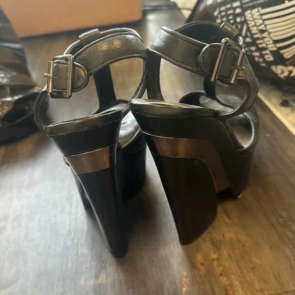 Vince Camuto heels - Picture 3 of 3